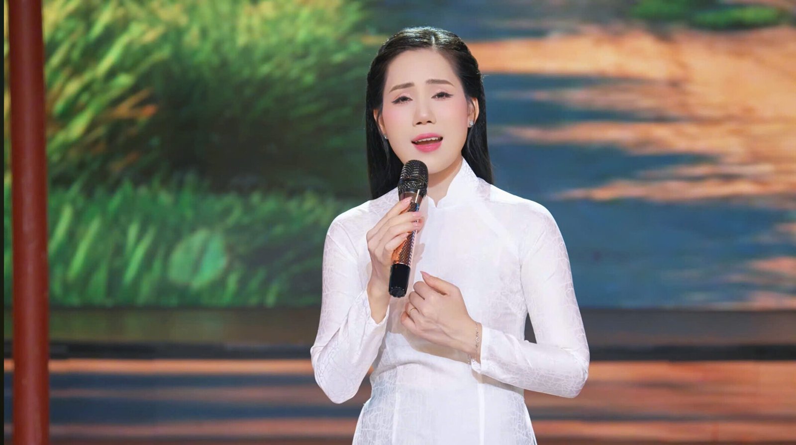Tân cổ Dân ca Nghệ Tĩnh – “Hà Tĩnh Trong Em”: Minh Huệ gửi gắm tình quê qua những lời Tứ hoa